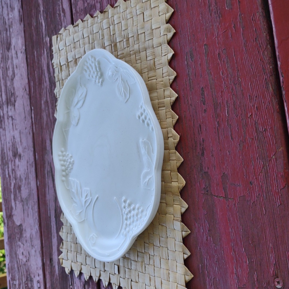 Vintage Colony Milk glass Luncheon Plate Set - Picture 2 of 3